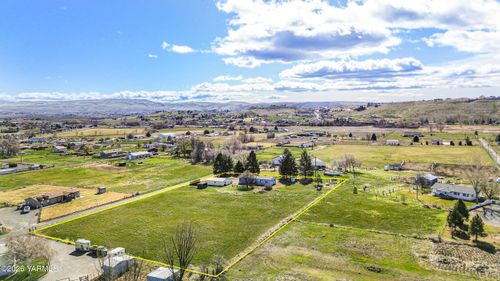 142 Foster Ln, Selah, WA, 98942-8407 | Card Image