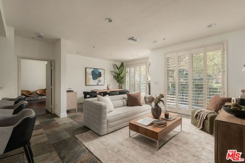 101-10639 Woodbridge St, Toluca Lake, CA, 91602-2939 | Card Image