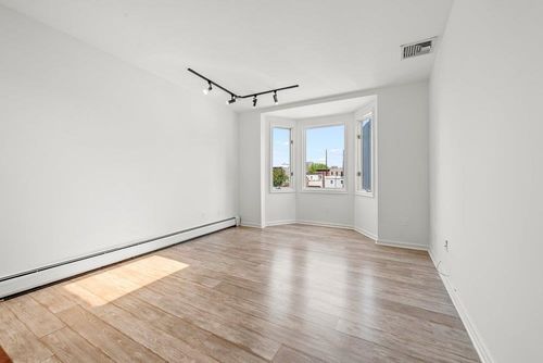 c10-200 Christopher Columbus Dr, Jersey City, NJ, 07302-5412 | Card Image