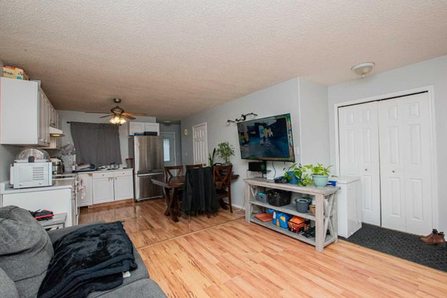 9313 101 Avenue, Home with 3 bedrooms, 1 bathrooms and 1 parking in Grande Prairie AB | Image 3