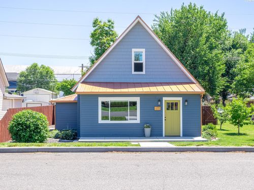 1111 Sherman Ave, Prosser, WA, 99350-1143 | Card Image