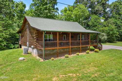 2316 Wingspan Dr, Sevierville, TN, 37876-8011 | Card Image