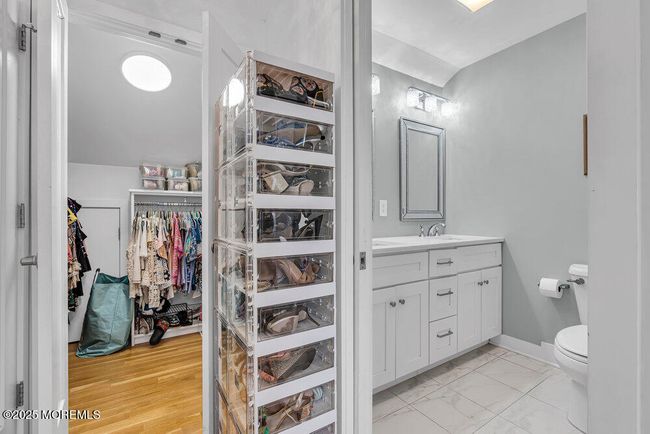Walk-in Closet | Image 32