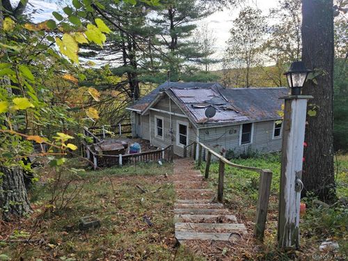 43 Hilltop Trl, Wurtsboro, NY, 12790-6209 | Card Image