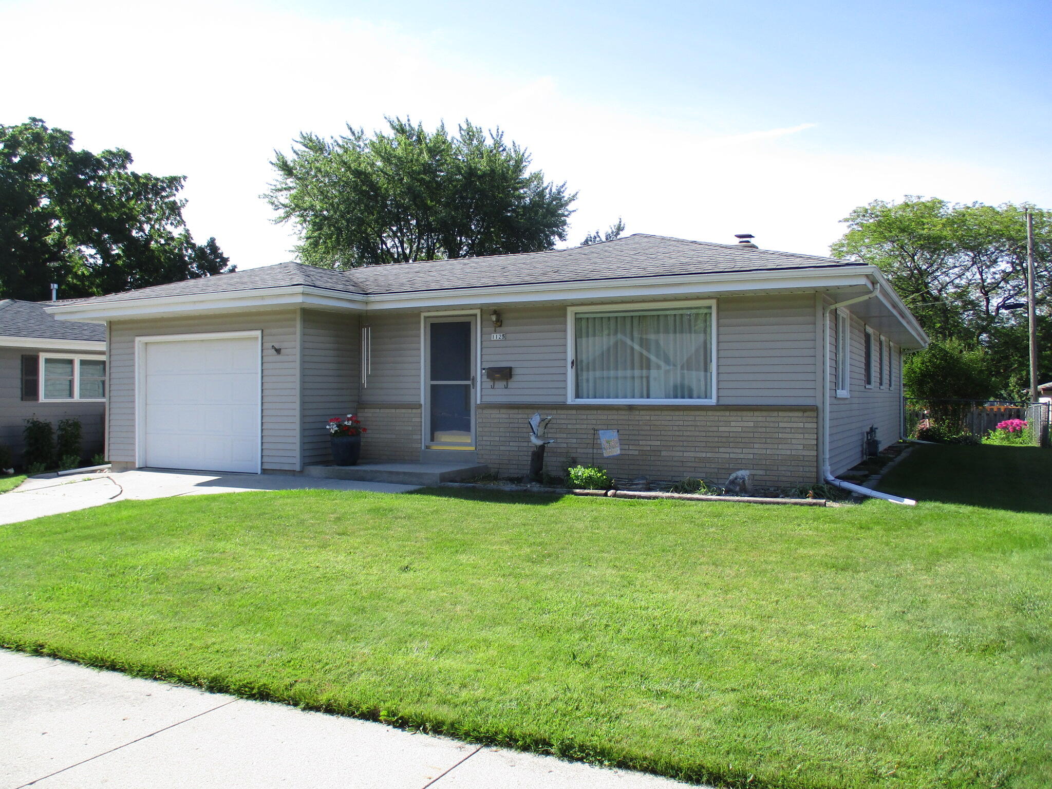 Cherry Ln, Sheboygan, WI 53081