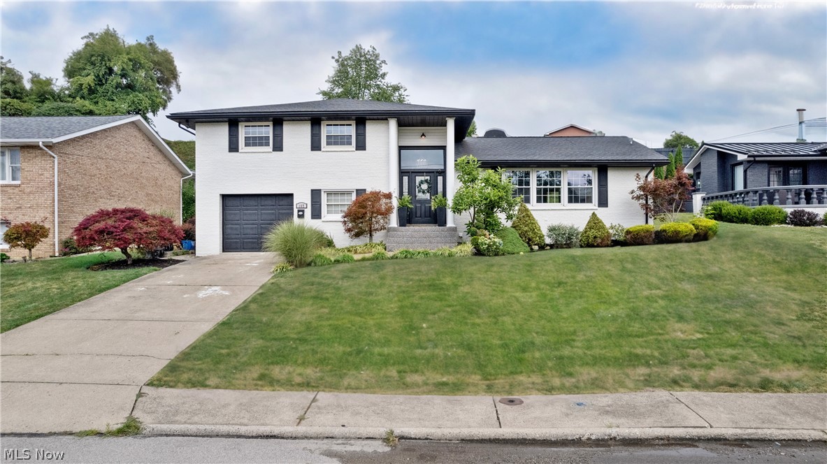 Forest Rd, Weirton, WV 26062