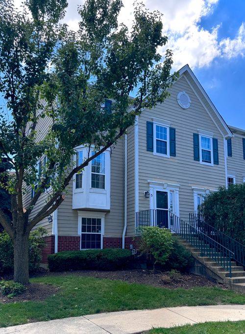 5-2424 Courtyard Cir, Aurora, IL, 60506-6642 | Card Image