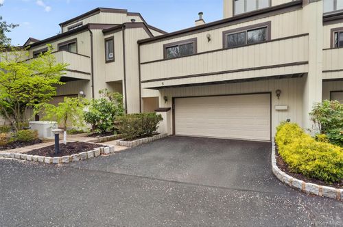 5 Bannock Ct, Suffern, NY, 10901-4143 | Card Image