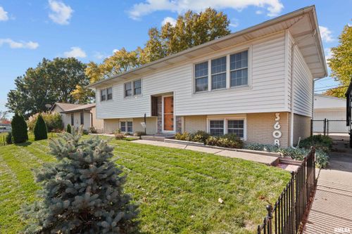 3608 Parkdale Dr, Bettendorf, IA, 52722-2758 | Card Image