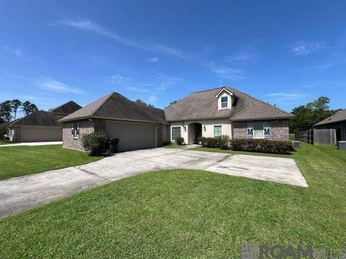 18063 River Landing Dr, Prairieville, LA, 70769-3571 | Card Image
