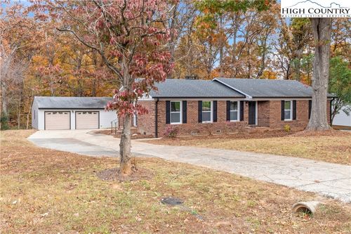 765 Laverton Ln, Rural Hall, NC, 27045-9747 | Card Image