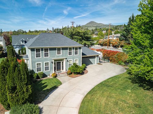 3487 Greystone Ct, Medford, OR, 97504-9090 | Card Image