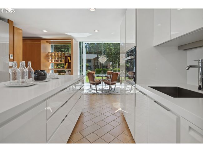 693 Terrace Dr, House other with 4 bedrooms, 4 bathrooms and 5 parking in Lake Oswego OR | Image 22