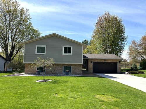 446 Hawes Avenue, Vadnais Heights, MN, 55127 | Card Image
