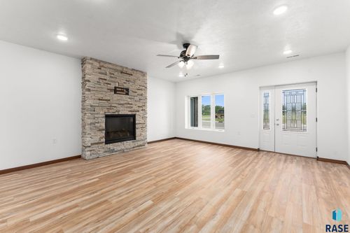 963 Thomas Dr Drive, Centerville, SD, 57014 | Card Image