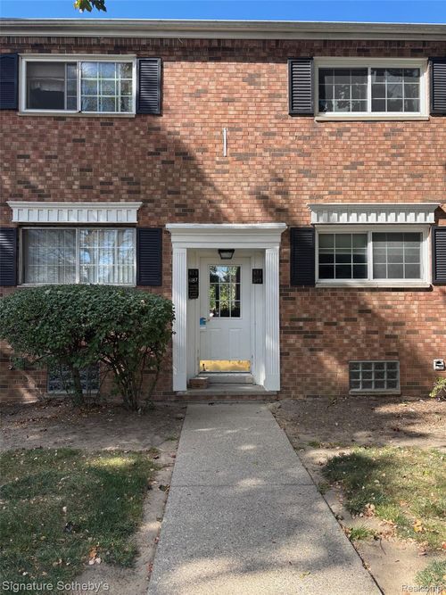 65-689 E Fox Hills Dr, Bloomfield Hills, MI, 48304-1342 | Card Image