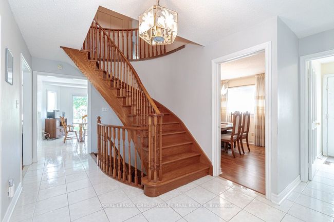 10 Polygon Crt, House other with 4 bedrooms, 3 bathrooms and 4 parking in Brampton ON | Image 7