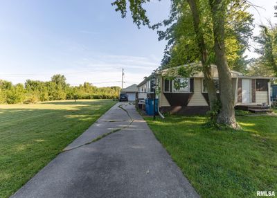 16713 10 Th Avenue, House other with 2 bedrooms, 1 bathrooms and null parking in Carbon Cliff IL | Image 2