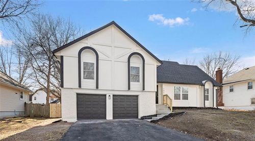 1421 E Stagecoach Dr, Olathe, KS, 66062-2215 | Card Image