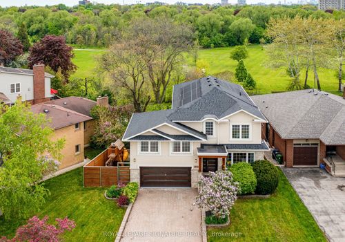 130 Saturn Rd, Etobicoke, ON, M9C2S6 | Card Image