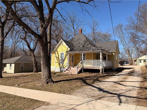 323 W Gay St, Warrensburg, MO, 64093-1625 | Card Image