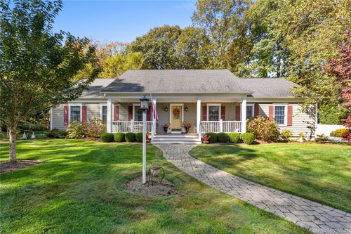 898 Peconic Bay Blvd, Riverhead, NY, 11901-5908 | Card Image