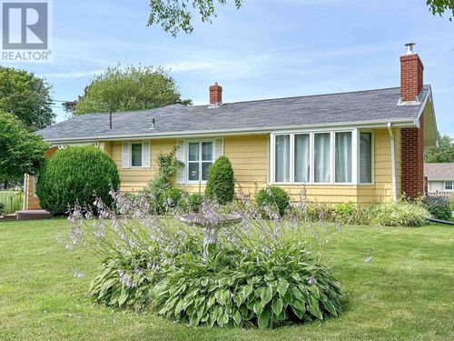 42 Roper Dr, Charlottetown, PE, C1A6J2 | Card Image