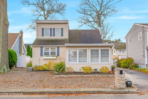 528 Delaware Ave, Point Pleasant Beach, NJ, 08742-4005 | Card Image