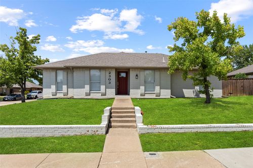 2303 Silverthorne Dr, Dallas, TX, 75287-5863 | Card Image