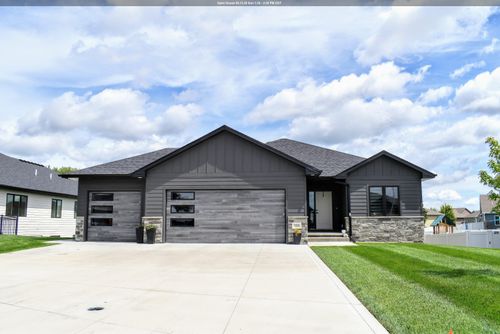 188 N Canterbury Cir, North Sioux City, SD, 57049-5328 | Card Image