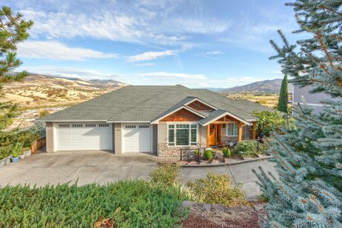 813 Amerman Drive, Phoenix, OR, 97535 | Card Image