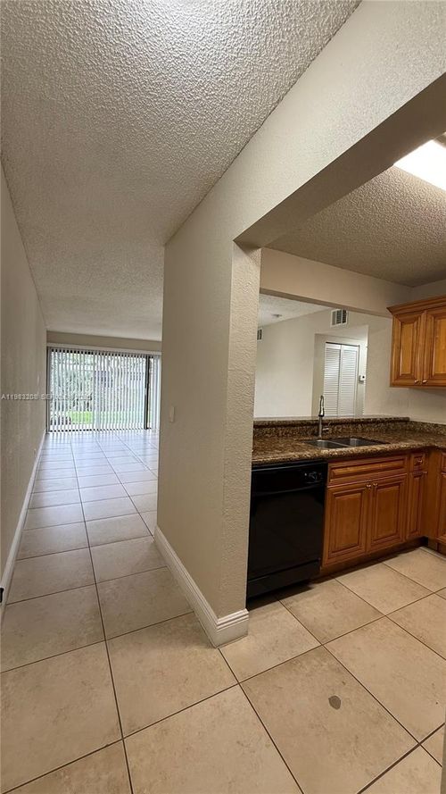 c-1500 Lake Crystal Dr, West Palm Beach, FL, 33411 | Card Image