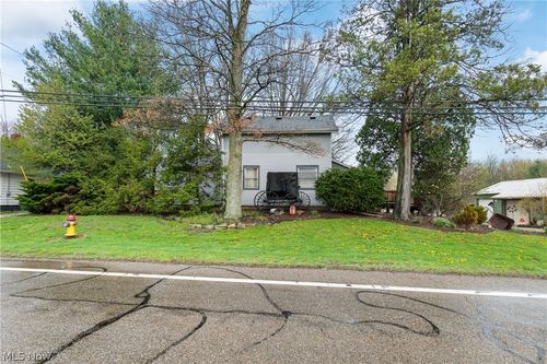 2377 Greensburg Rd, Green, OH, 44720-1415 | Card Image