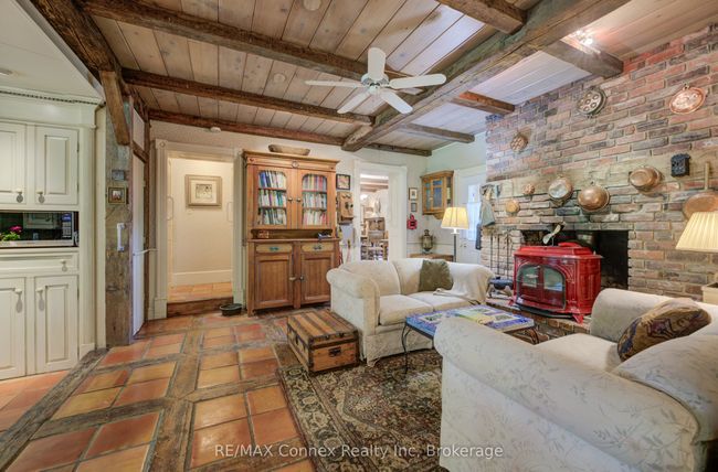 13233 5 Th Line, Home with 4 bedrooms, 5 bathrooms and 20 parking in Rockwood ON | Image 11