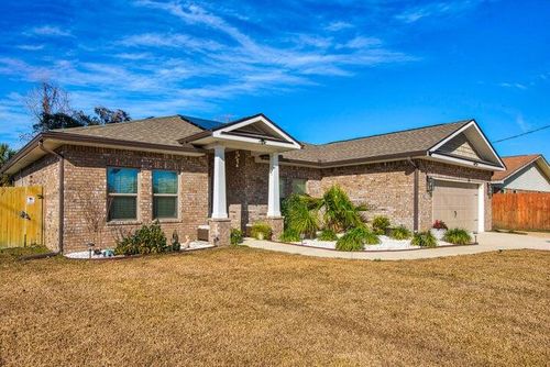 2 W Casa Loma Dr, Mary Esther, FL, 32569-2057 | Card Image