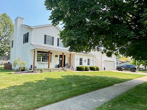 803 N East St, Hudson, IL, 61748-9047 | Card Image