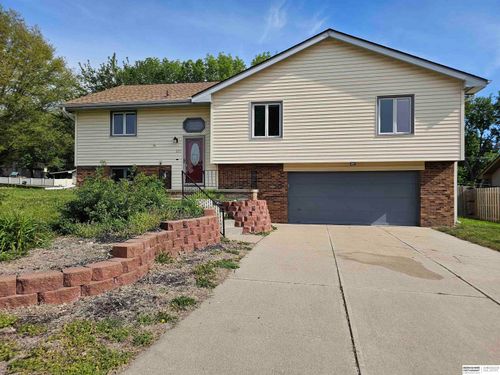 820 Spruce Dr, Papillion, NE, 68046-4736 | Card Image