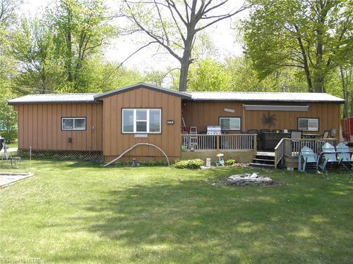 9774 Lake Rd, Kettle And Stony Point Fn, ON, N0N1J1 | Card Image