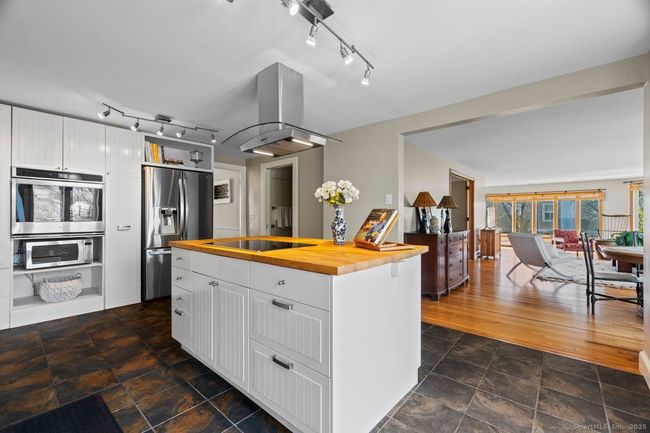 57 Lynde St, House other with 3 bedrooms, 2 bathrooms and null parking in Old Saybrook CT | Image 12