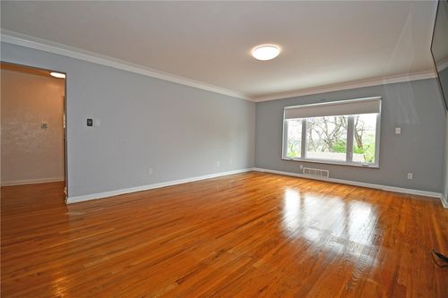 1326 Lesnett Rd, Upper St. Clair, PA, 15241-3422 | Card Image