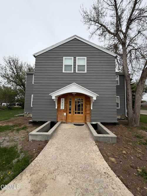 1402 Main St, Williston, ND, 58801-4248 | Card Image