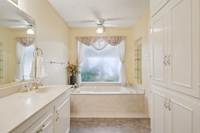 4212 Sw Loop 820, House other with 5 bedrooms, 4 bathrooms and null parking in Fort Worth TX | Image 21
