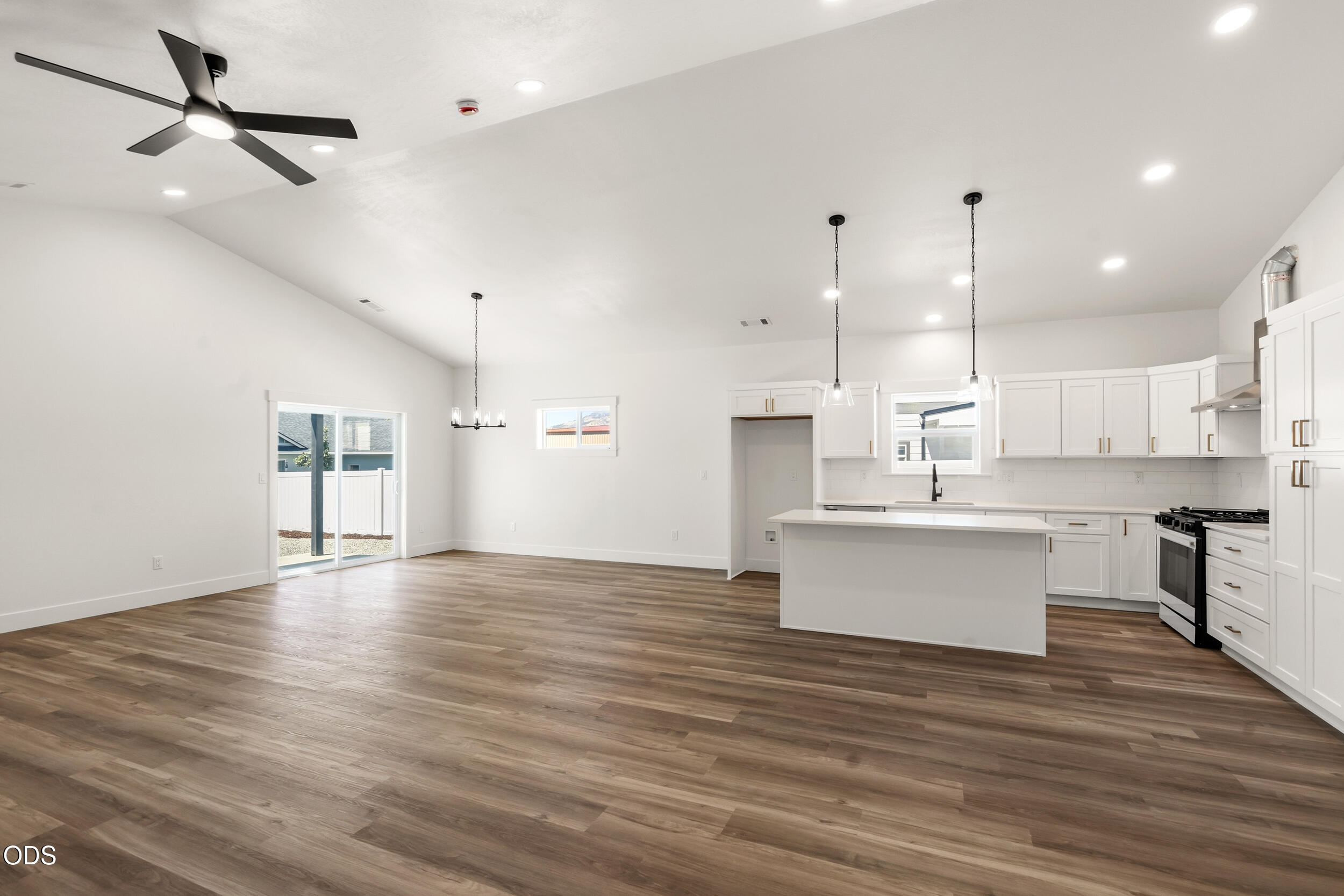 Residential in Talent 3