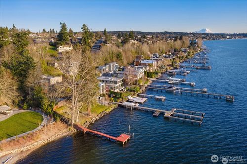 557 5th Ave W, Kirkland, WA, 98033-4873 | Card Image