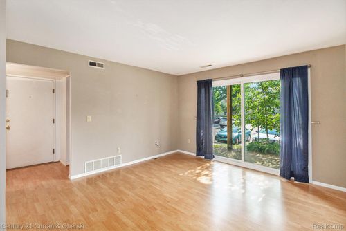 unit-d-841 Bloomfield Village Boulevard, Auburn Hills, MI, 48326 | Card Image