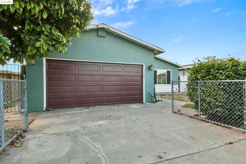 447 S 16th St, Richmond, CA, 94804-2516 | Card Image