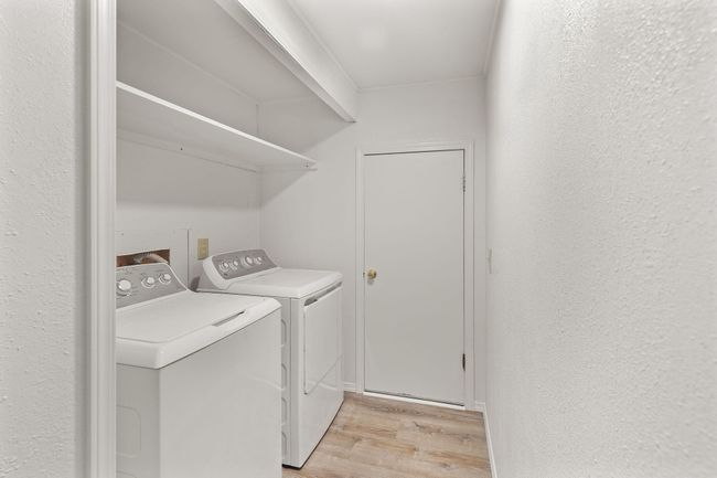 Laundry area | Image 18