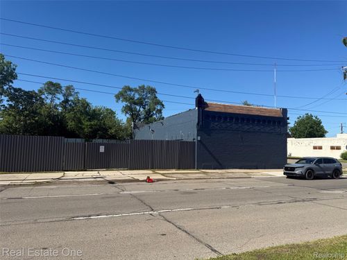 8304 W Davison, Detroit, MI, 48238-3132 | Card Image