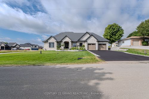 18 Bannister Street, Brant, ON, N0E1L0 | Card Image