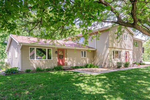 215 S Ridge Street, Creston, IL, 60113 | Card Image